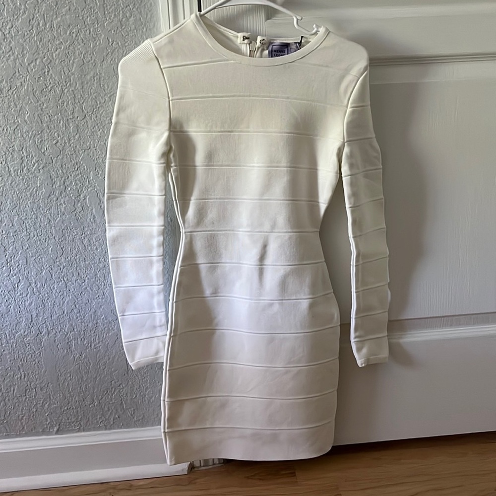 Hervé Léger
Long-Sleeve Mini Sheath White Dress